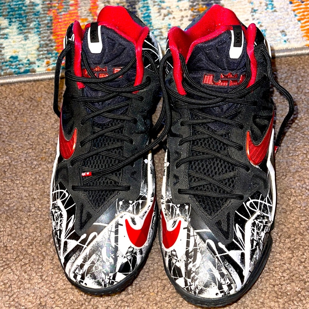 Nike LeBron 11 Graffiti 
Basketball Shoes/Sneakers